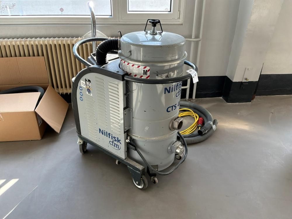 2009 NILFISK CTS 40 industrial vacuum cleaner