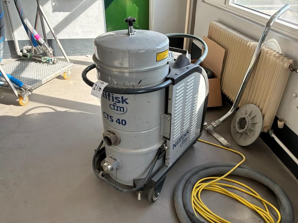 2009 NILFISK CTS 40 industrial vacuum cleaner
