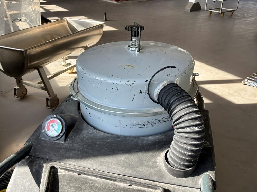 2009 NILFISK CTS 40 industrial vacuum cleaner