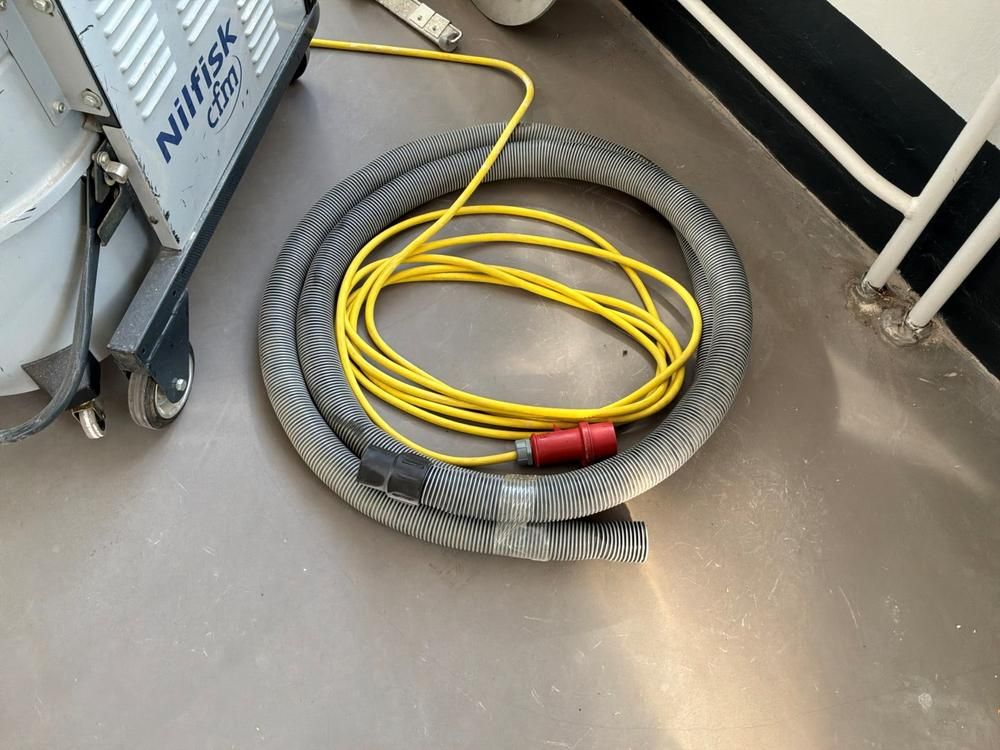 2009 NILFISK CTS 40 industrial vacuum cleaner