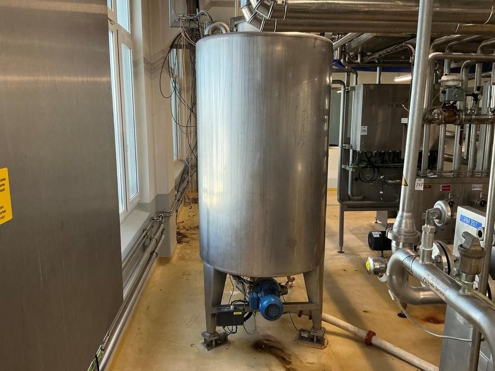 MT/CH S/S Vertical storage tank 1.500L