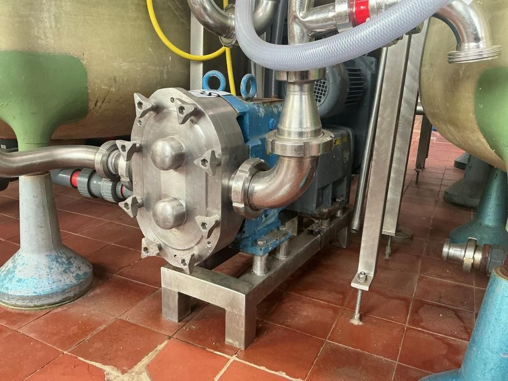 2000 Waukesha Cherry-Burrell 060 Positive displacement pump