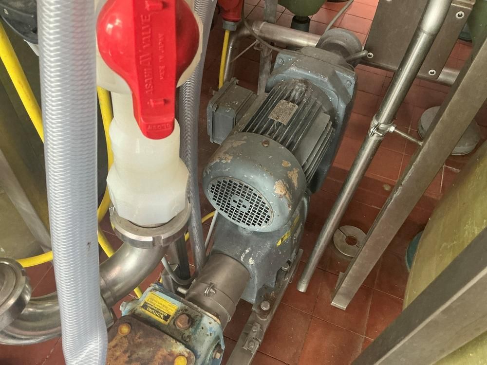 2000 Waukesha Cherry-Burrell 060 Positive displacement pump