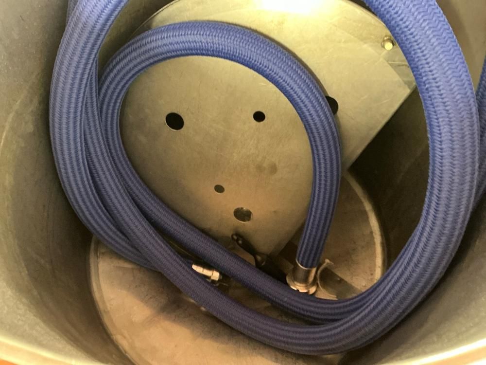 Storage tank with pump