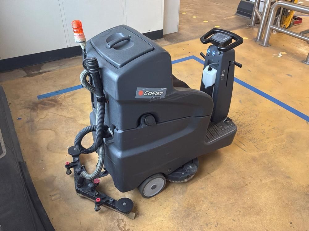 Comet CRS 66 floor cleaner