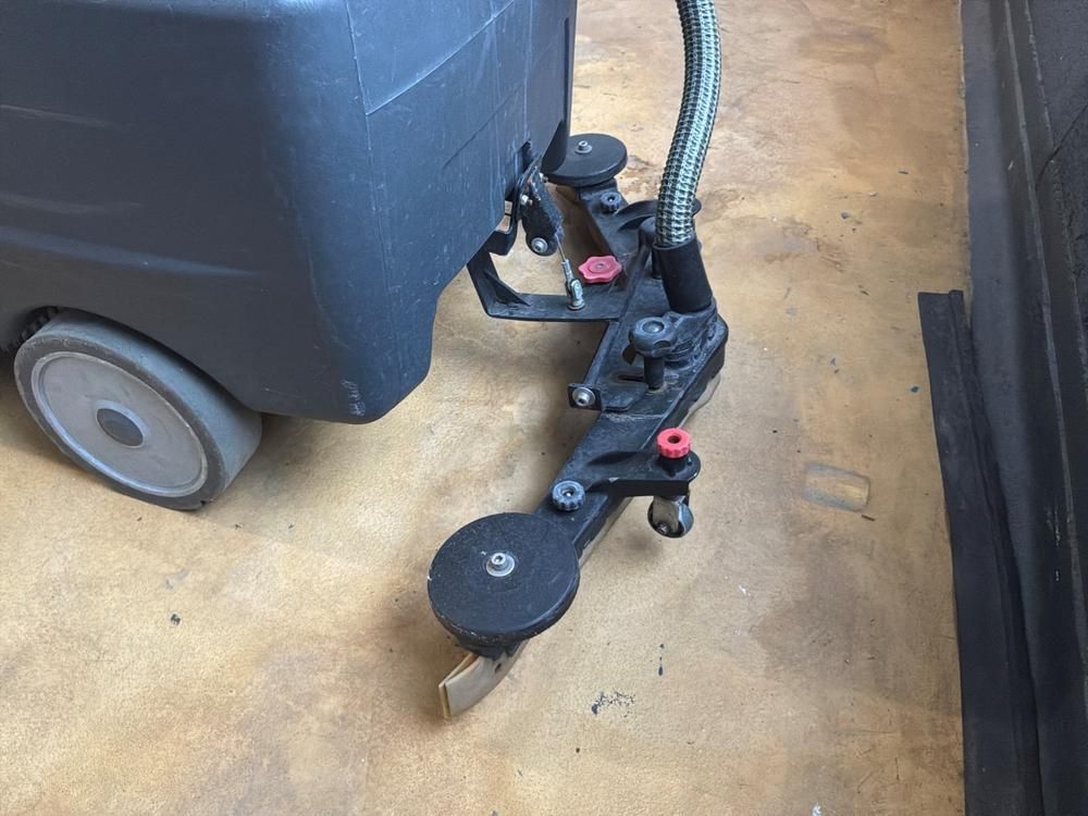 Comet CRS 66 floor cleaner
