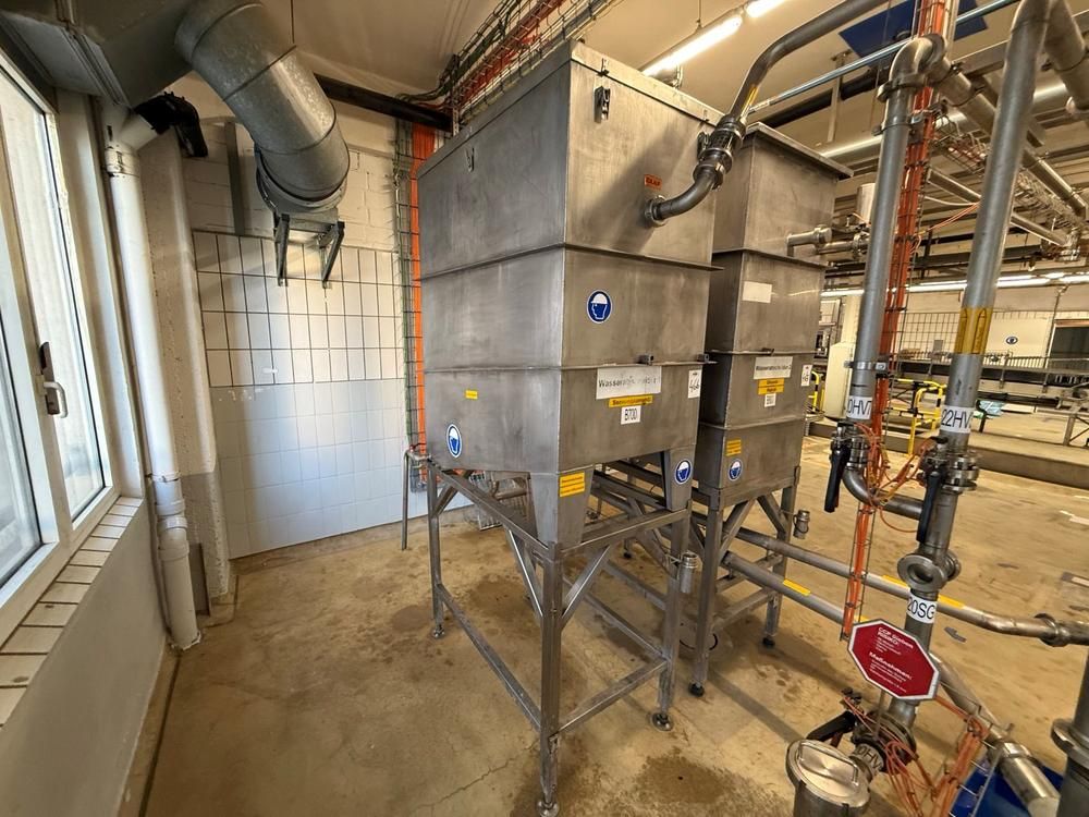 S/S vertical storage tank