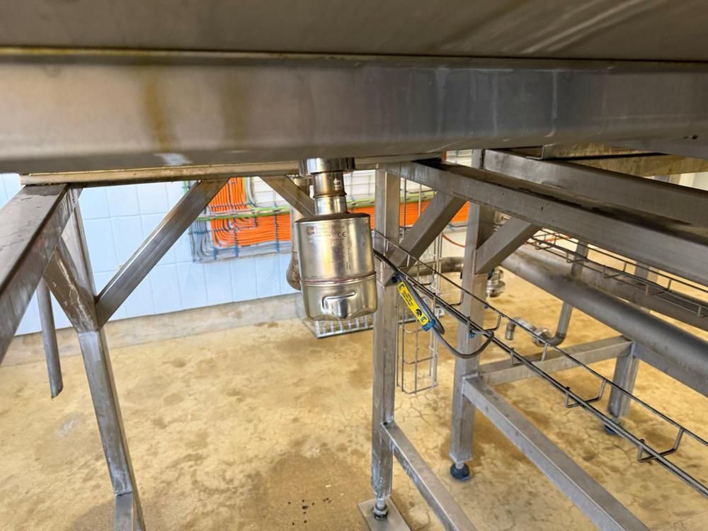S/S vertical storage tank