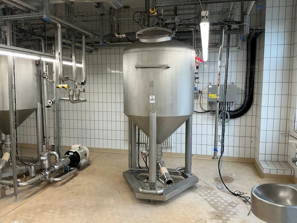 S/S vertical storage tank