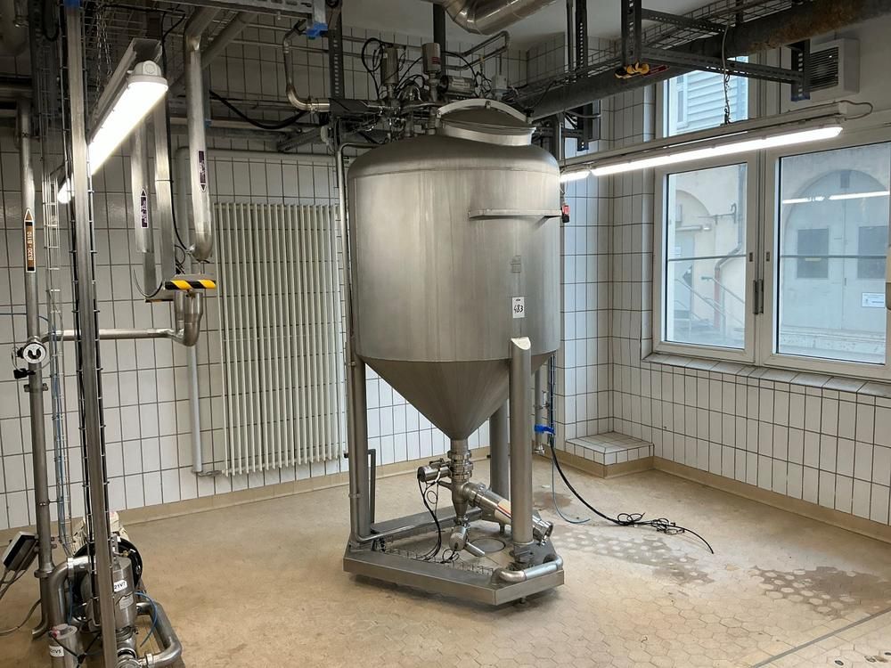S/S vertical storage tank