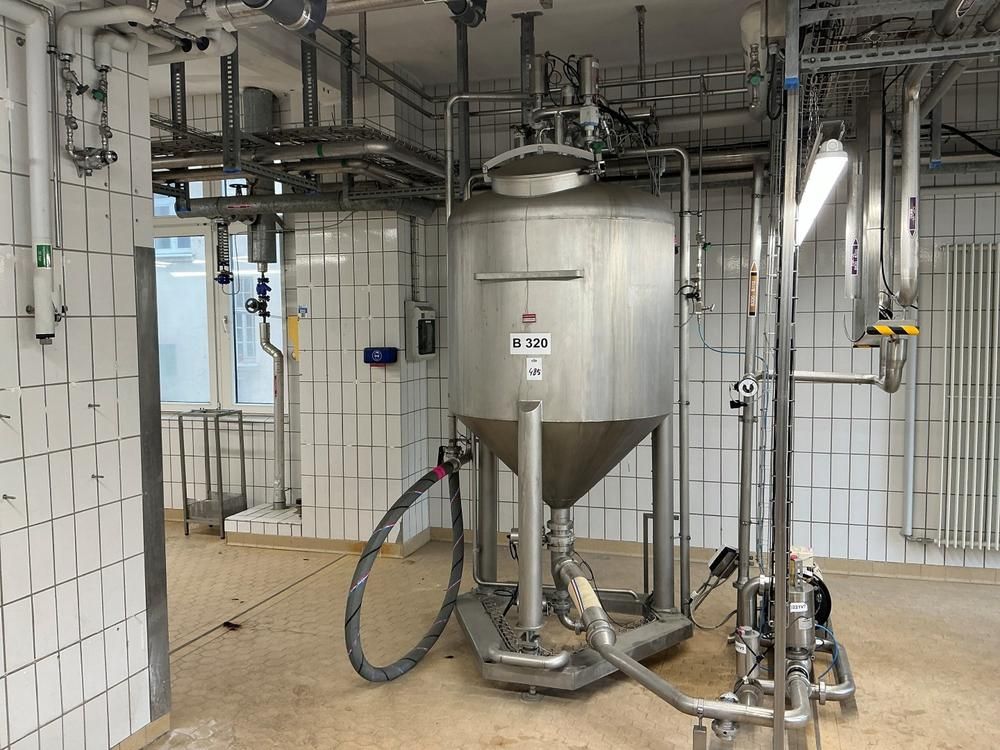 S/S vertical storage tank