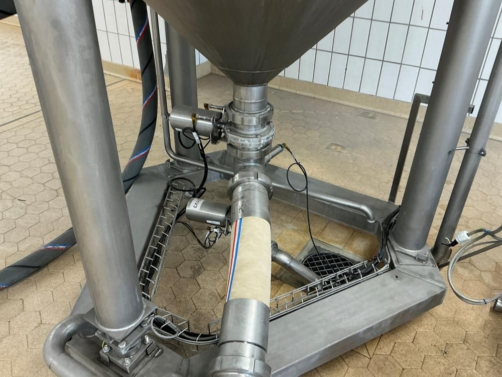 S/S vertical storage tank