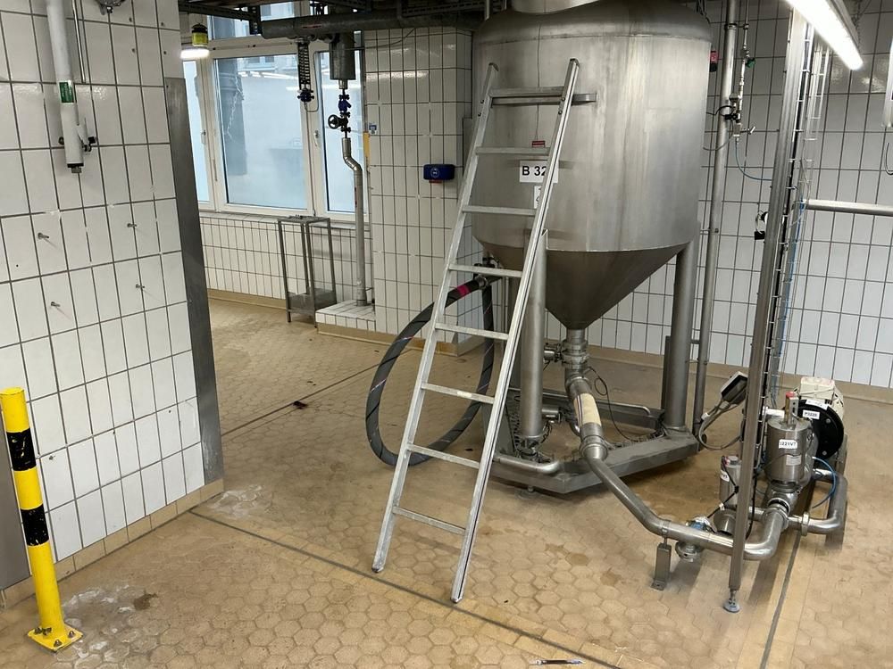 S/S vertical storage tank