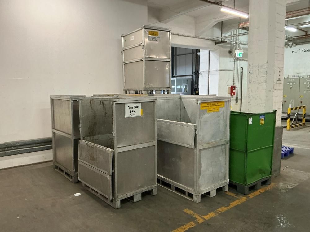 Storage container (9x)