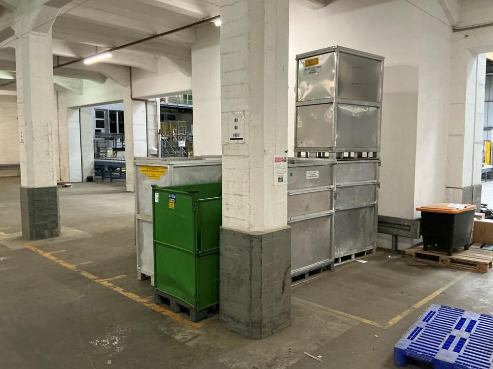 Storage container (9x)