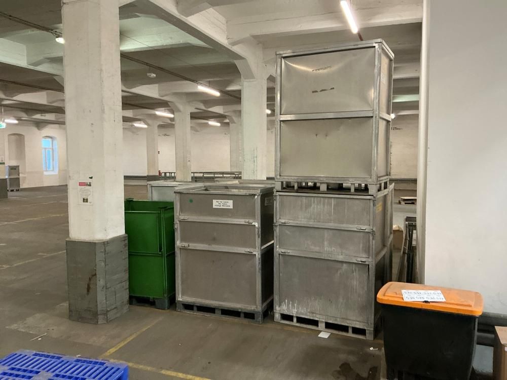 Storage container (9x)