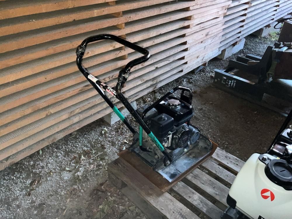 2014 Mikasa MVC-F80H VAS Plate compactor