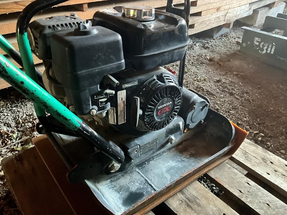 2014 Mikasa MVC-F80H VAS Plate compactor