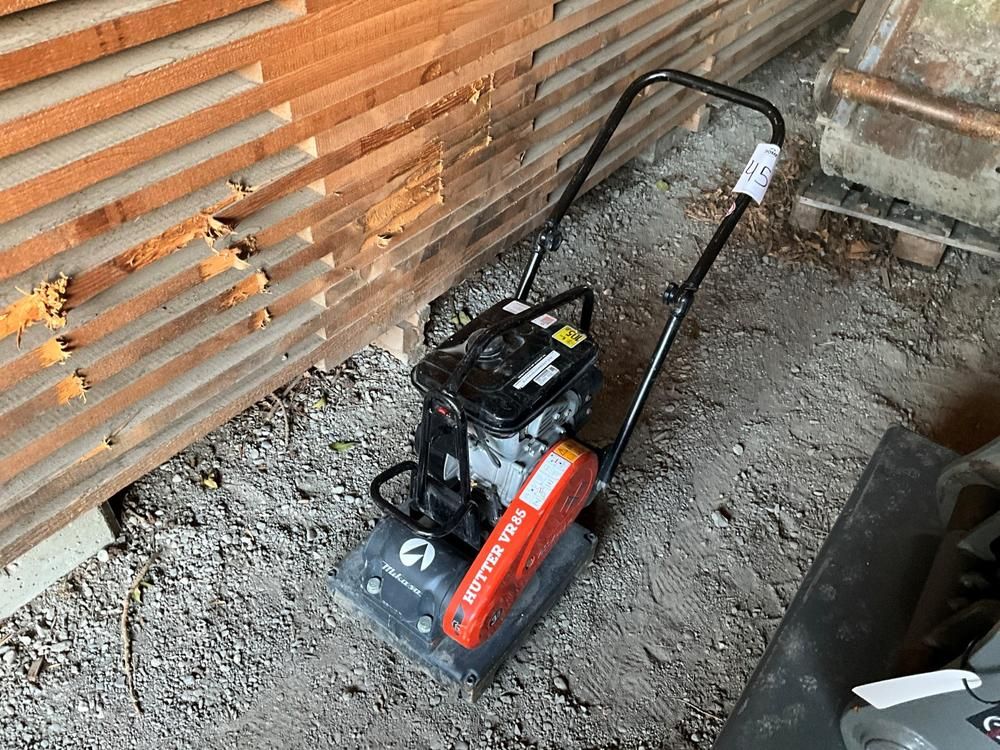 2016 Mikasa MVB-85 Plate compactor