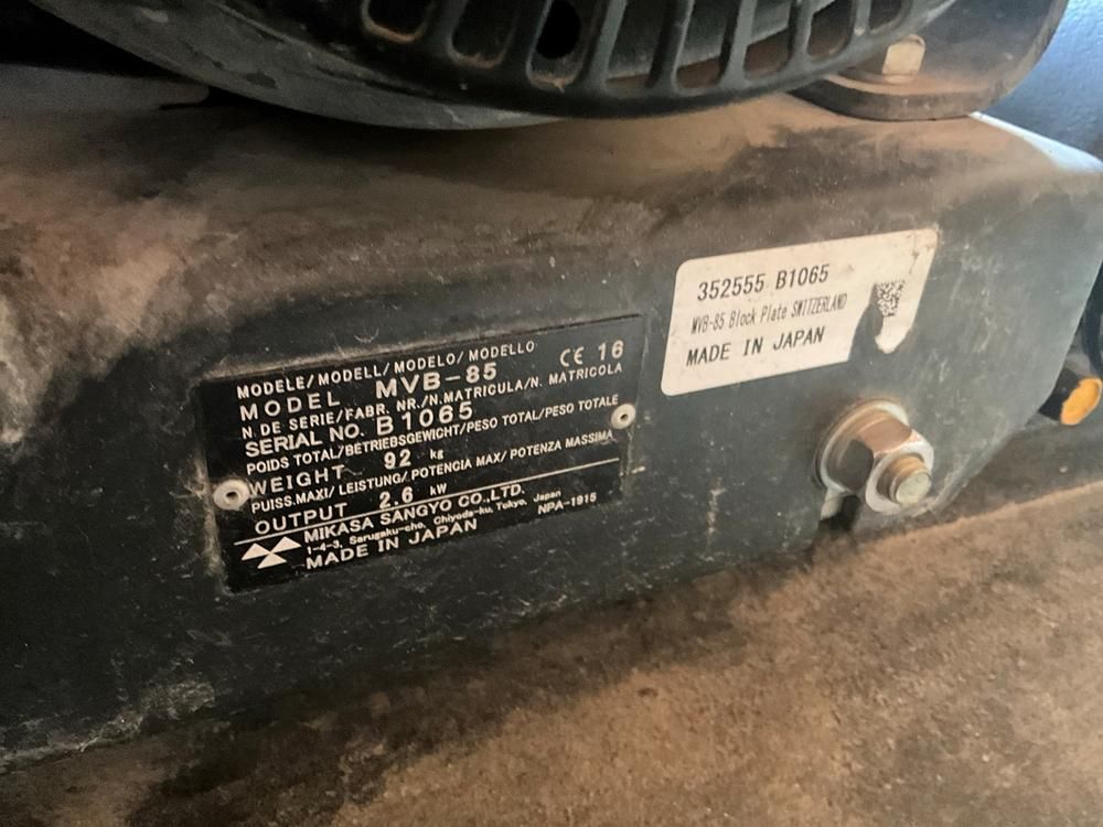 2016 Mikasa MVB-85 Plate compactor