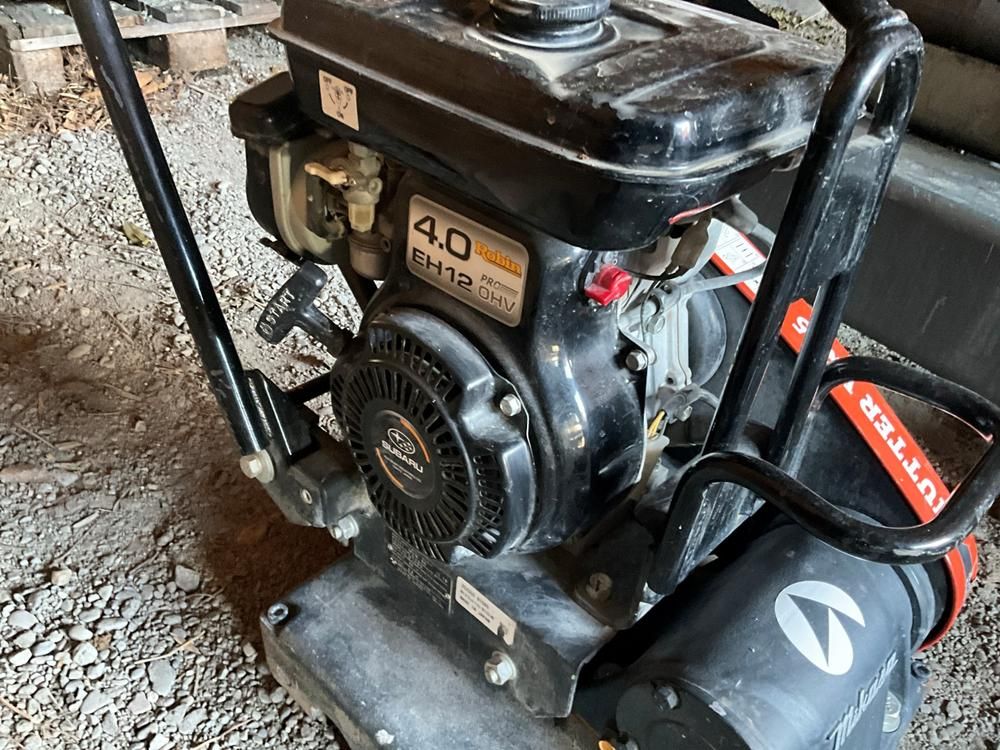2016 Mikasa MVB-85 Plate compactor