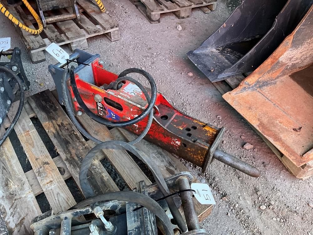 Hydraulic breaker