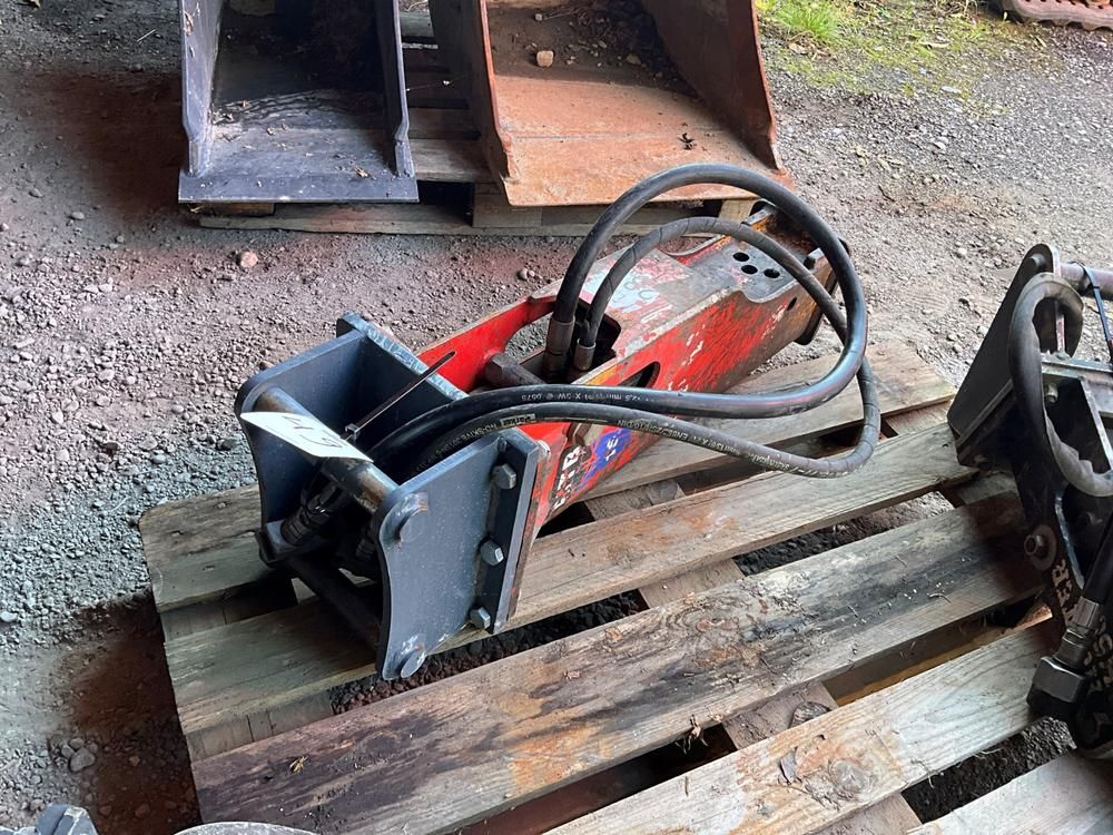 Hydraulic breaker