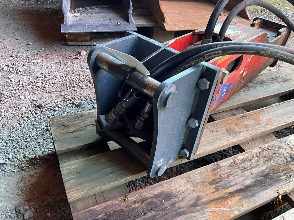 Hydraulic breaker