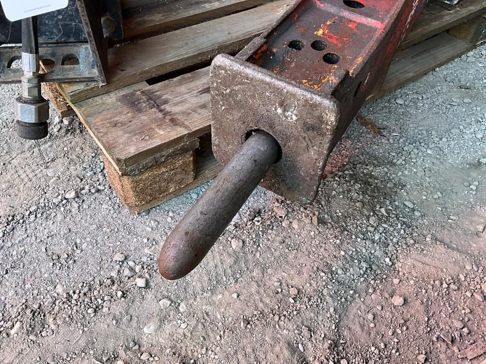 Hydraulic breaker