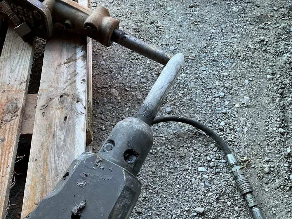 2023 Hutter H100 hydraulic breaker