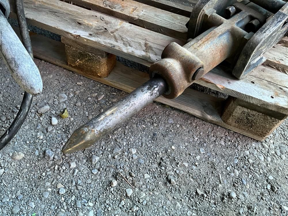 Hutter Baumaschinen AG H50-2 hydraulic breaker