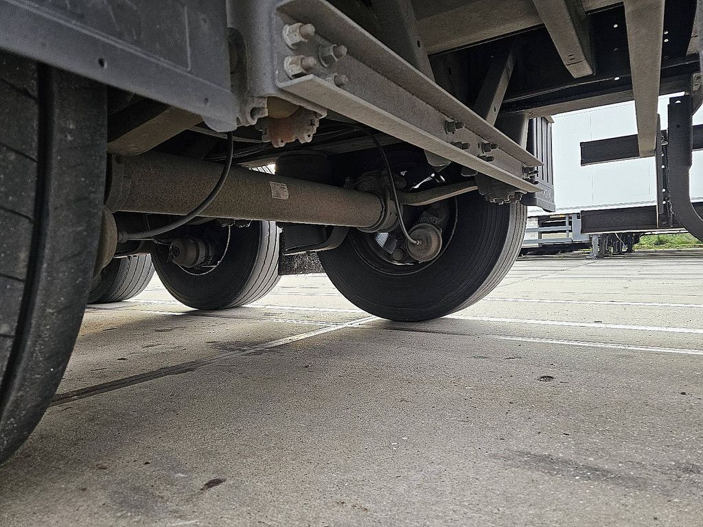 SCHMITZ SCB*S3T MOT 2/27 | 3 AXLES | SLIDING ROOF