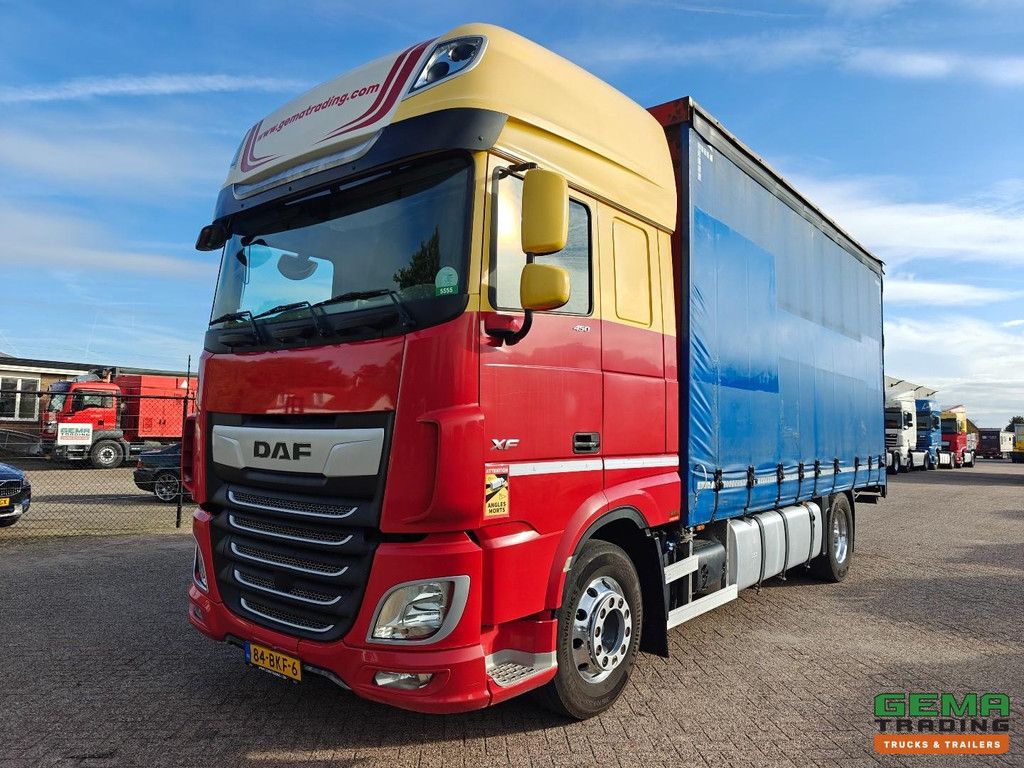 DAF XF 450 FA 4x2 SuperSpacecab Euro6C - Curtain-sided Box 6m - Aluminium Sideboards - Towing Hook - Stand-alone Air Conditioning - SmartTachoV2