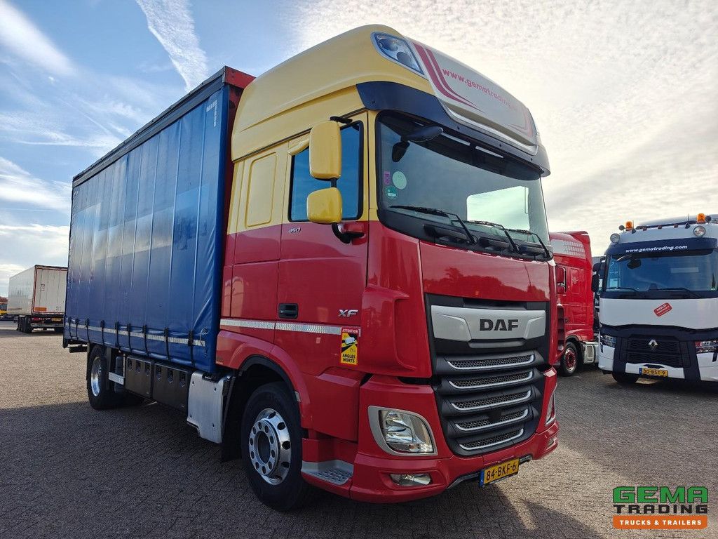 DAF XF 450 FA 4x2 SuperSpacecab Euro6C - Curtain-sided Box 6m - Aluminium Sideboards - Towing Hook - Stand-alone Air Conditioning - SmartTachoV2