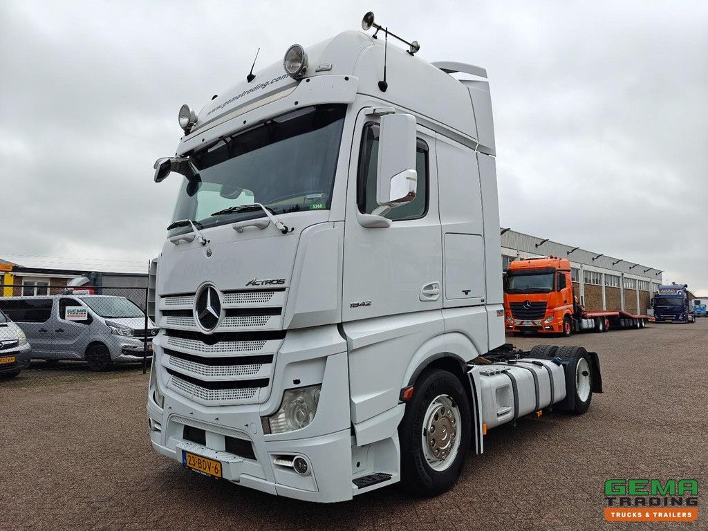 Mercedes-Benz Actros 1842 4x2 GigaSpace Euro6A - 13L Engine - Mega - Double Tank - NL truck