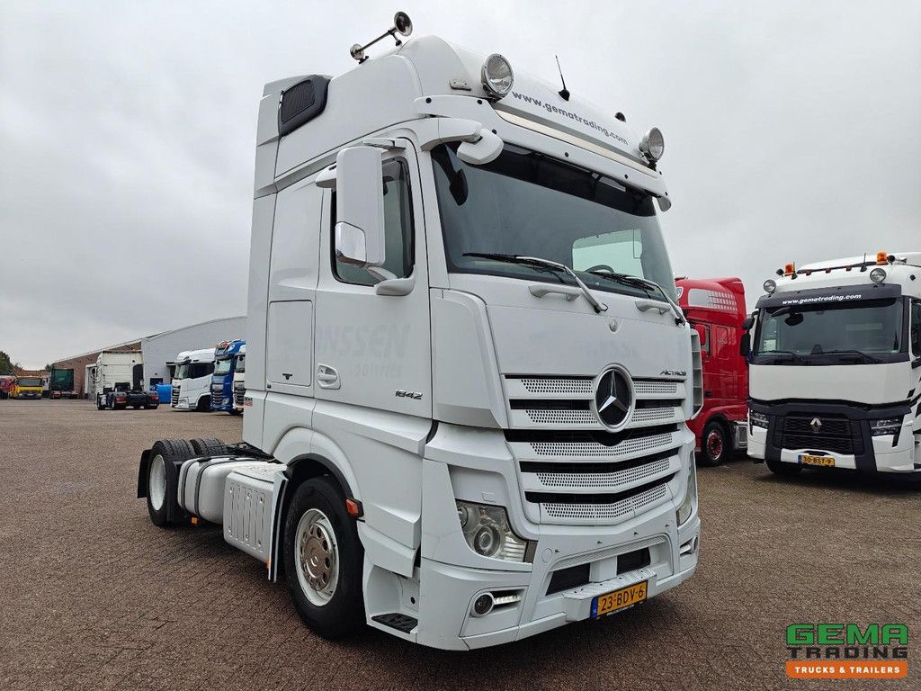 Mercedes-Benz Actros 1842 4x2 GigaSpace Euro6A - 13L Engine - Mega - Double Tank - NL truck