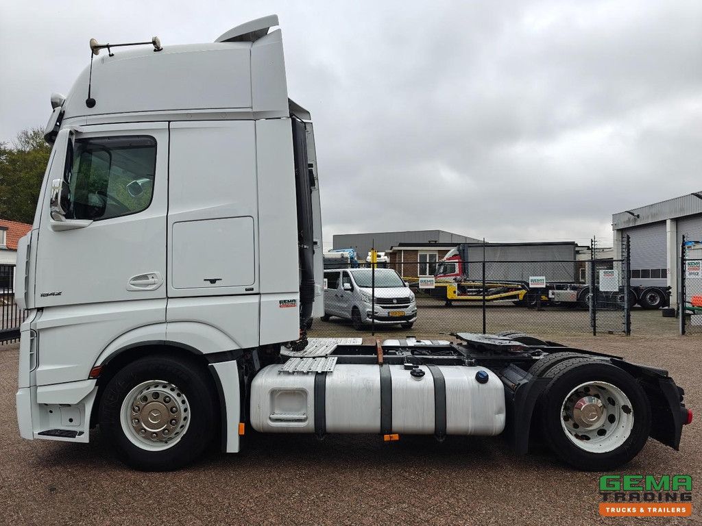 Mercedes-Benz Actros 1842 4x2 GigaSpace Euro6A - 13L Engine - Mega - Double Tank - NL truck
