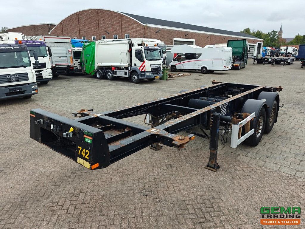 Renders EURO 700 20FT - 3040KG - 2 Mercedes Axles Disc Brakes