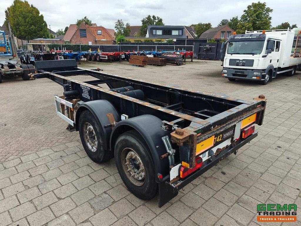 Renders EURO 700 20FT - 3040KG - 2 Mercedes Axles Disc Brakes