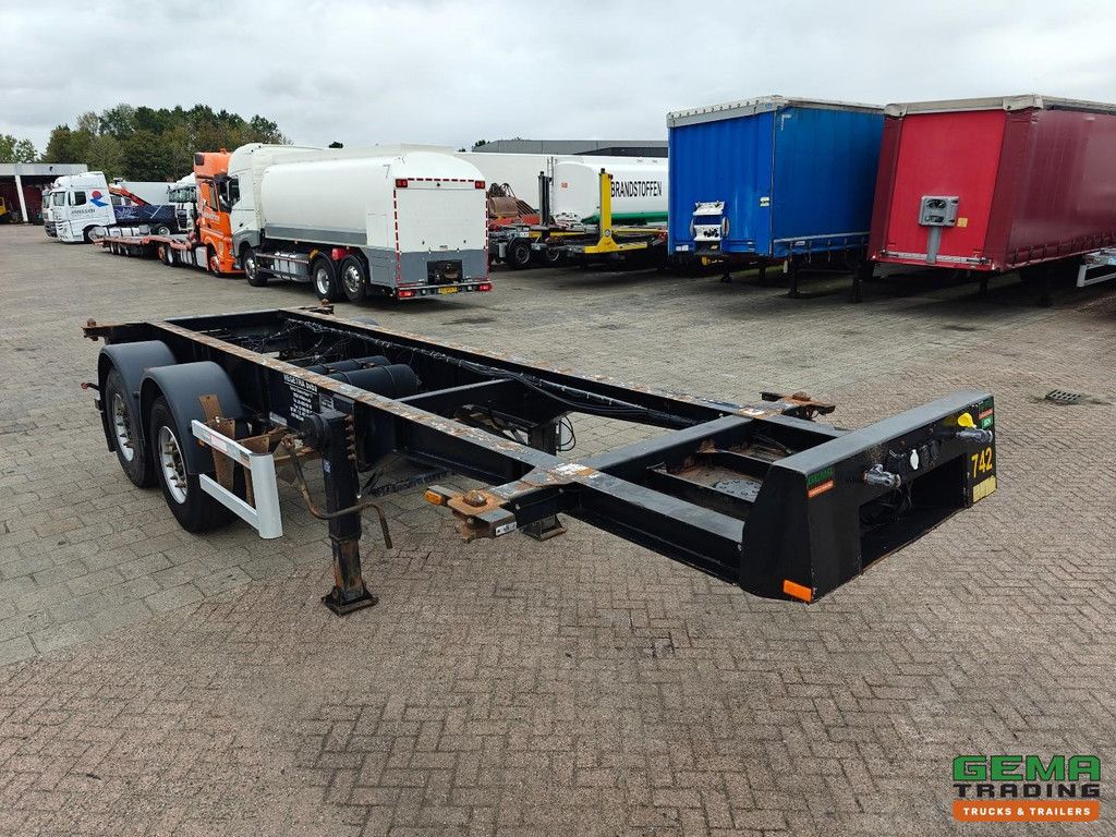 Renders EURO 700 20FT - 3040KG - 2 Mercedes Axles Disc Brakes