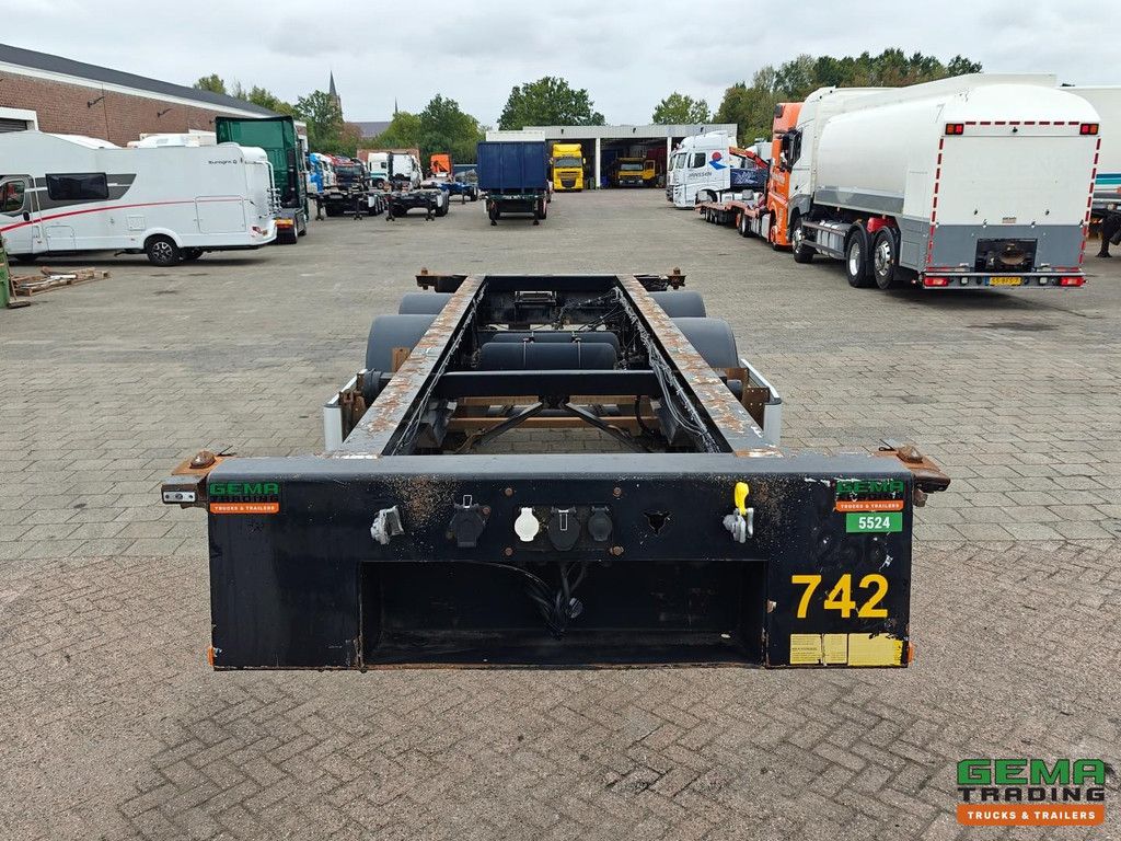 Renders EURO 700 20FT - 3040KG - 2 Mercedes Axles Disc Brakes