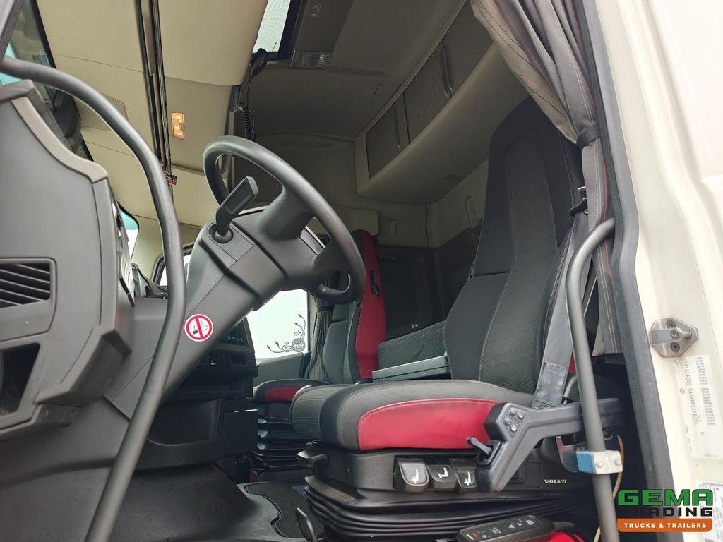 Volvo FH420 6x2/4 GlobeTrotter Euro6 - Hiab 21T Hooklift System - Full Air - Lift/Steering Axle - SmartTacho V2 - 02/2027 MOT