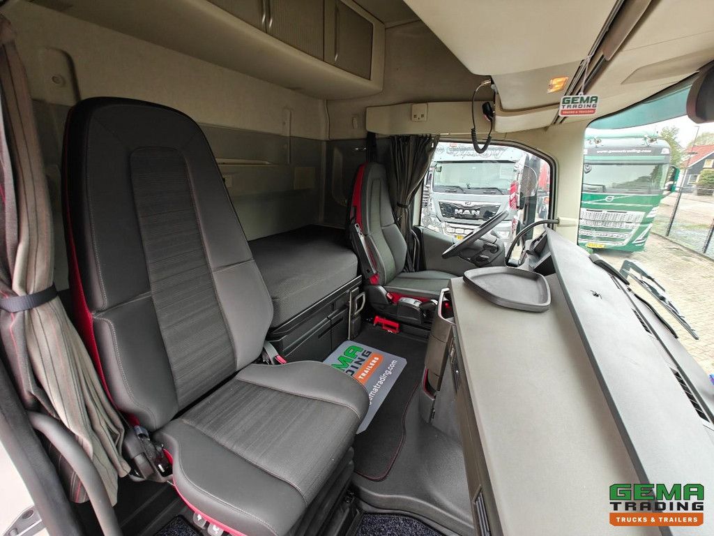 Volvo FH420 6x2/4 GlobeTrotter Euro6 - Hiab 21T Hooklift System - Full Air - Lift/Steering Axle - SmartTacho V2 - 02/2027 MOT