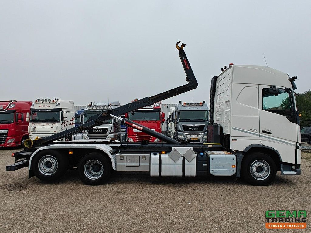 Volvo FH420 6x2/4 GlobeTrotter Euro6 - Hiab 21T Hooklift System - Full Air - Lift/Steering Axle - SmartTacho V2 - 02/2027 MOT