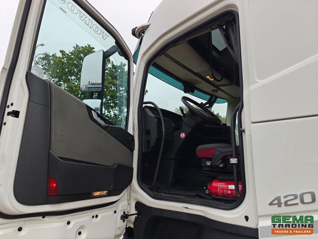 Volvo FH420 6x2/4 GlobeTrotter Euro6 - Hiab 21T Hooklift System - Full Air - Lift/Steering Axle - SmartTacho V2 - 02/2027 MOT