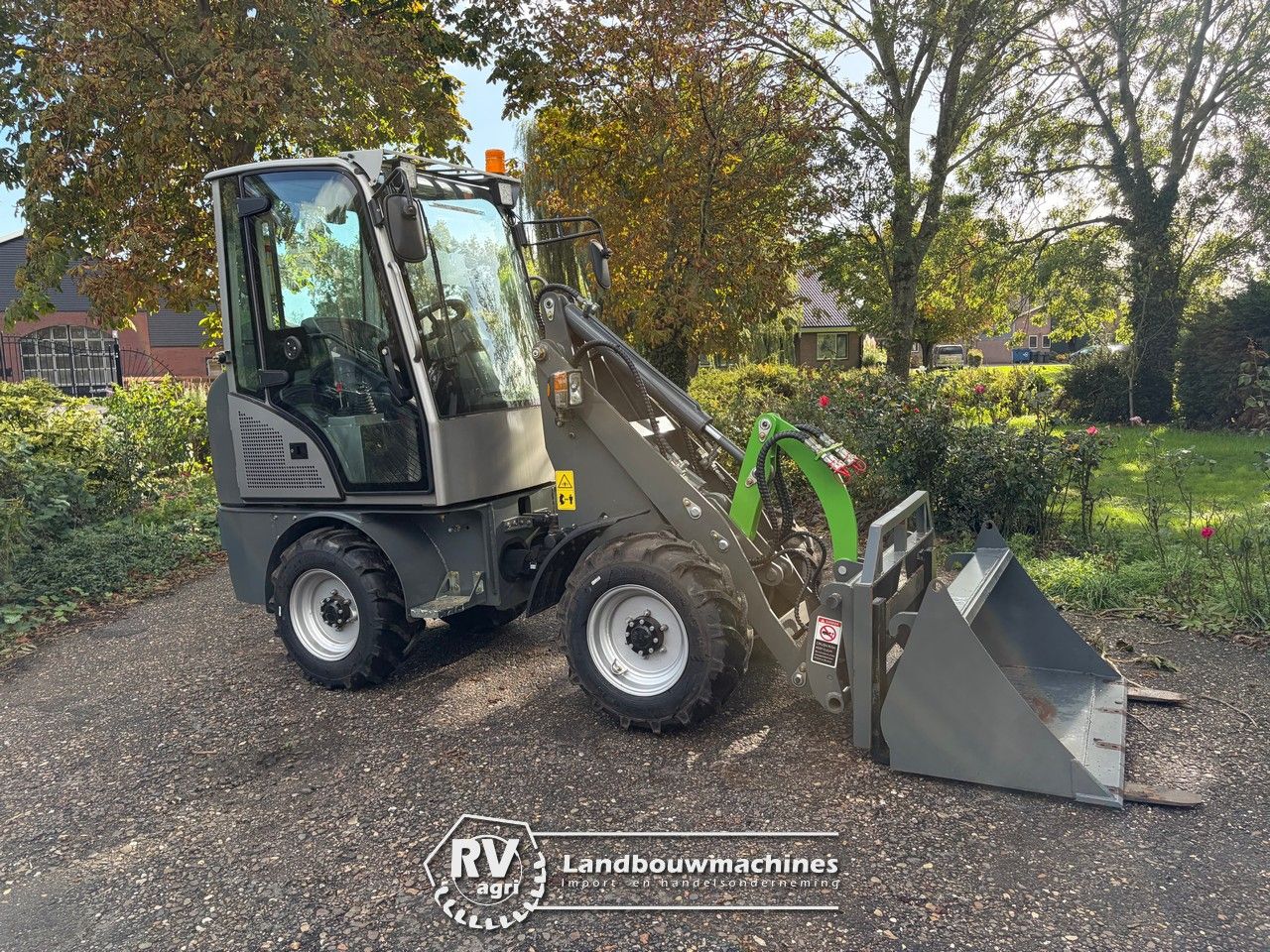 WCM L2110E elektrische shovel SLECHTS 10 DRAAIUREN!