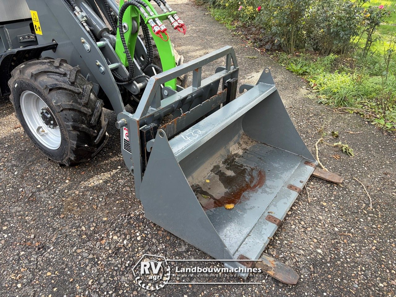 WCM L2110E elektrische shovel SLECHTS 10 DRAAIUREN!