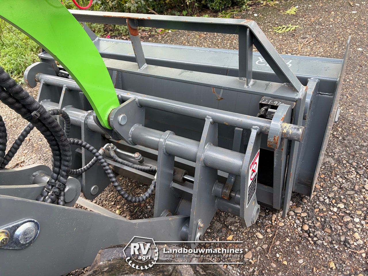 WCM L2110E elektrische shovel SLECHTS 10 DRAAIUREN!