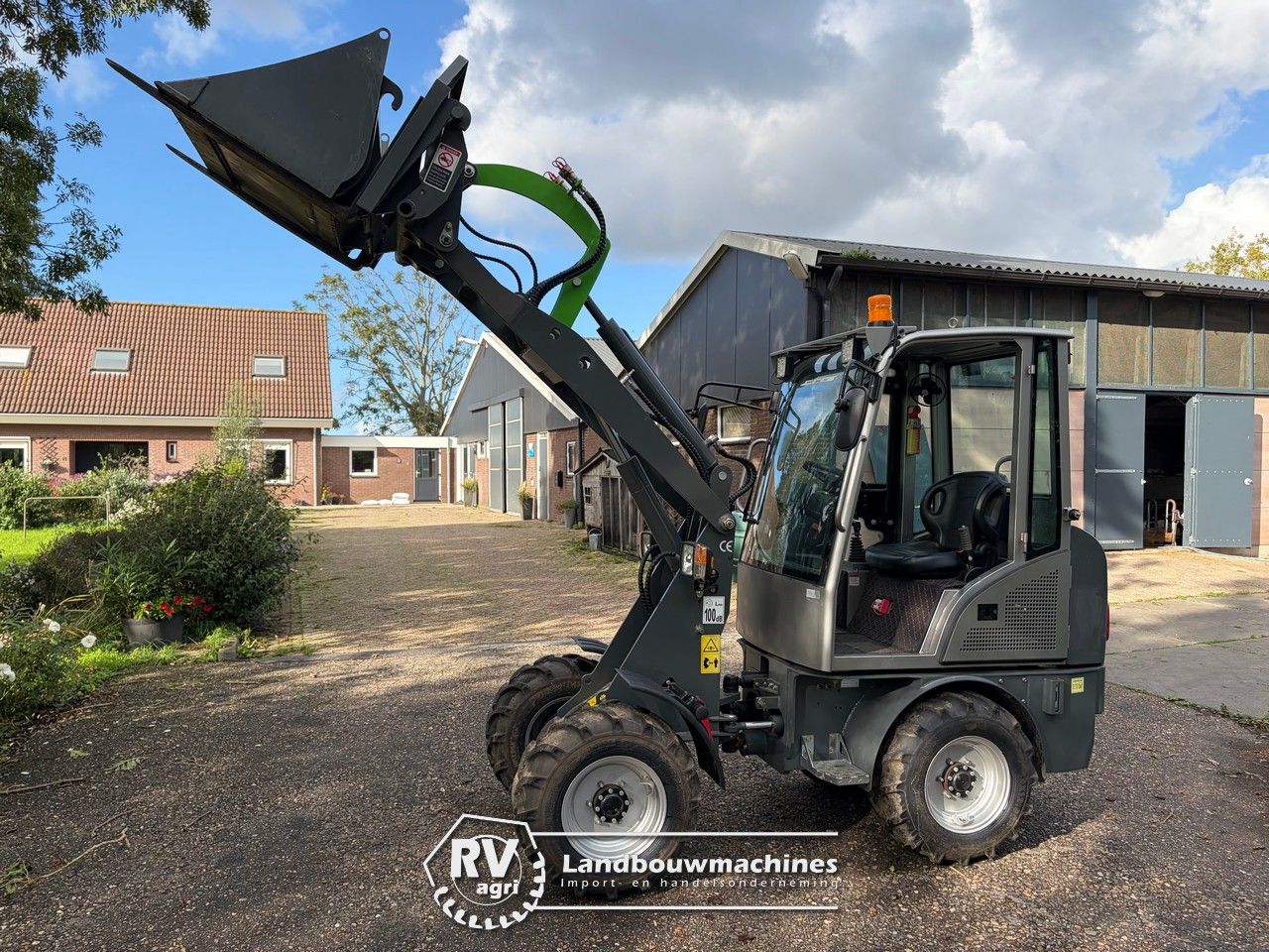 WCM L2110E elektrische shovel SLECHTS 10 DRAAIUREN!