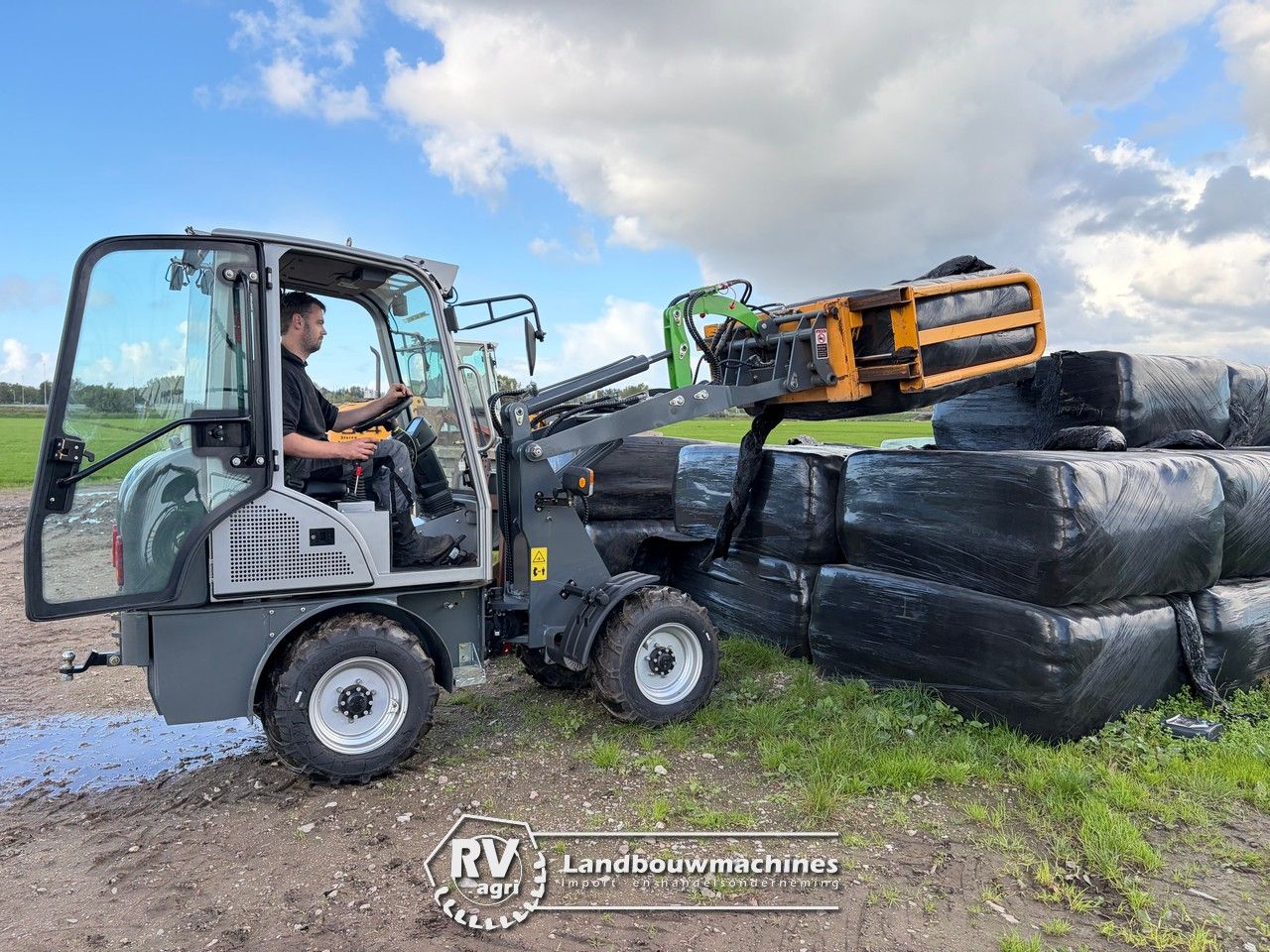 WCM L2110E elektrische shovel SLECHTS 10 DRAAIUREN!